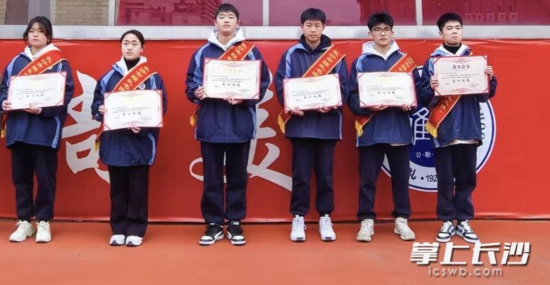 长沙市雅礼书院中学热血合唱团。