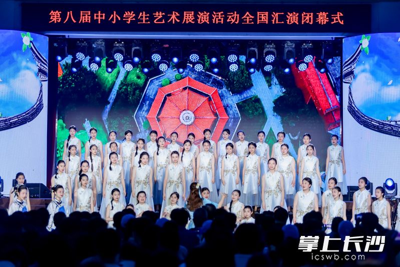 全国现场汇演举办了声乐、器乐、舞蹈、戏剧、朗诵五大艺术表演类专场展演。