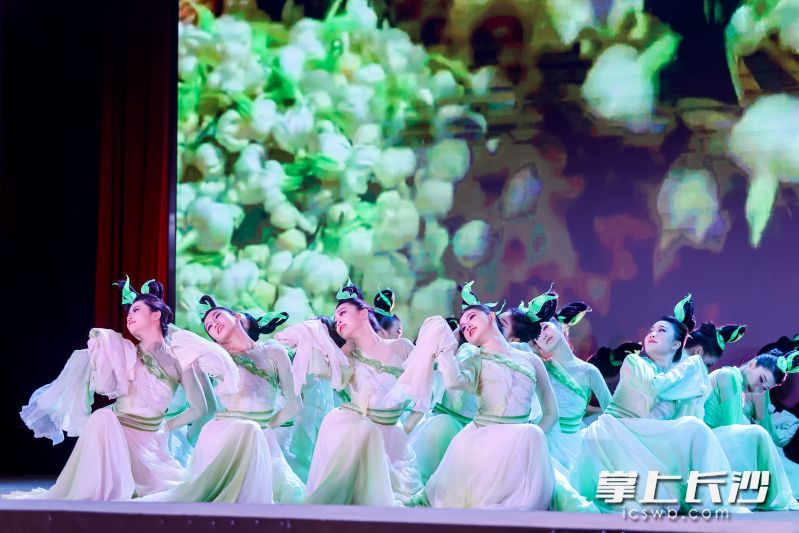 闭幕式上的精彩表演。