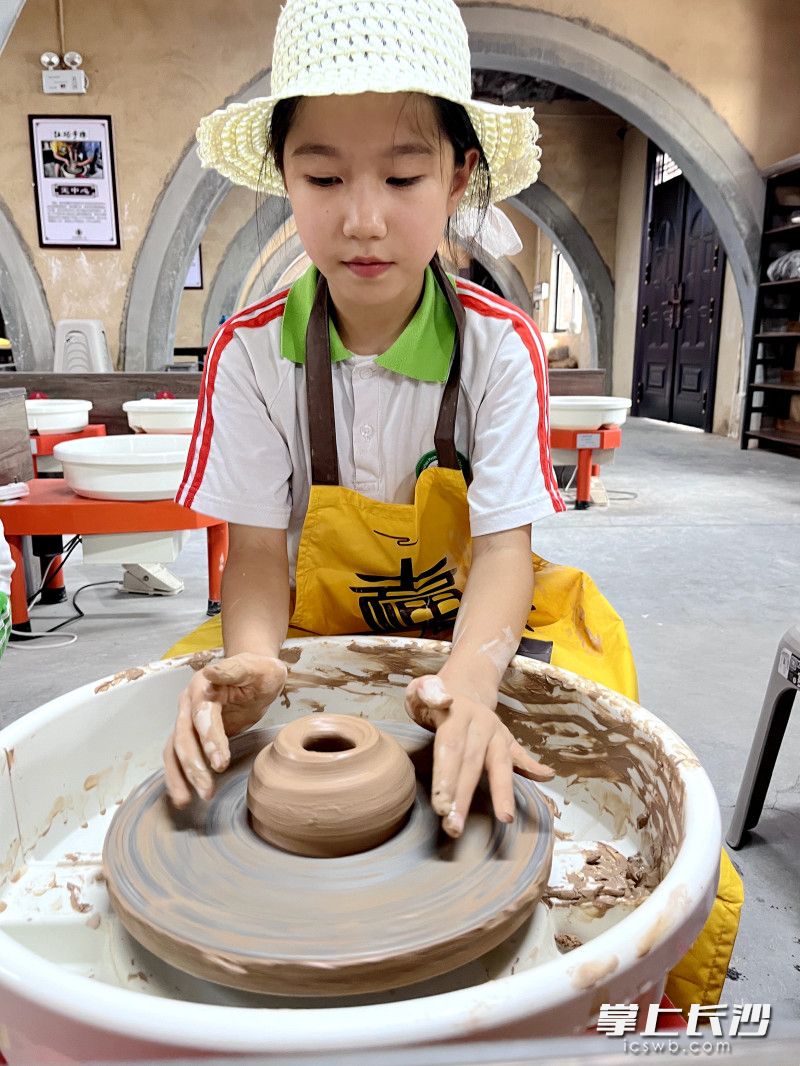 陶器制作现场。