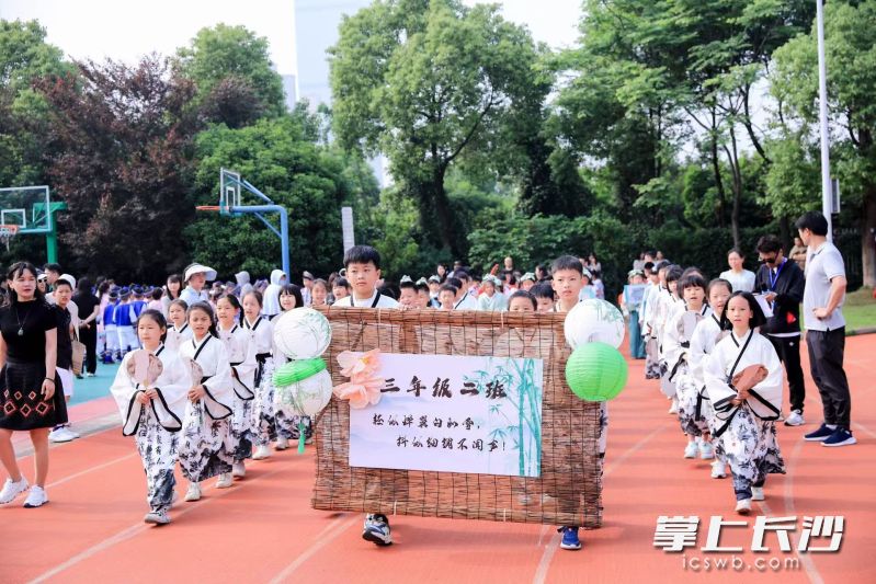 非遗宣纸展示。