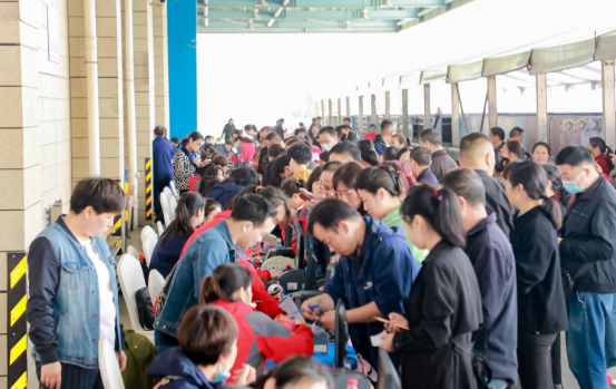 湖南首届家电仓库直销活动现场。