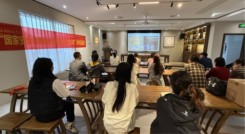 长沙市中心医院组织医务人员代表开展读书日活动。通讯员供图