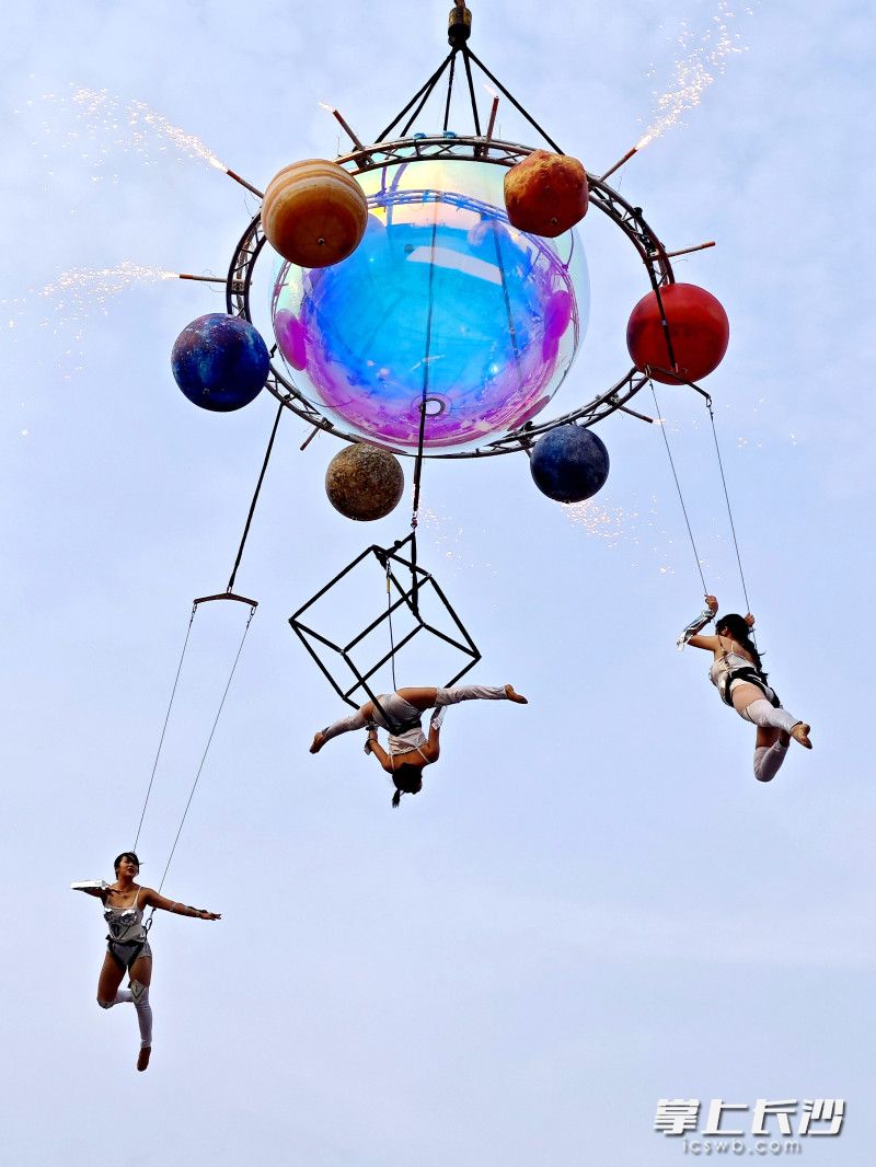 飞碟冷焰秀。 飞碟冷焰秀。