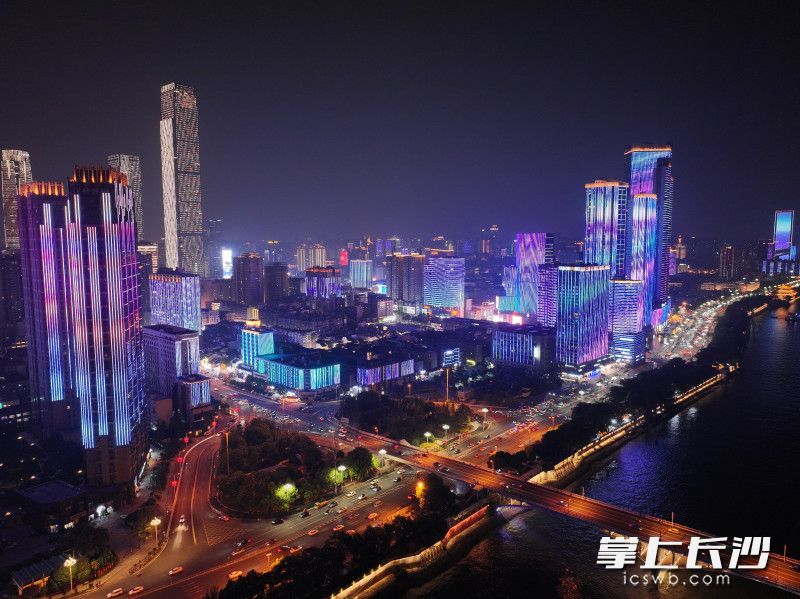 长沙183套华灯“上新”。均为市城管局 供图