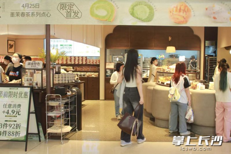 墨茉点心局上新春茶系列点心。 均为长沙晚报全媒体记者陈星源、实习生施颖玥摄