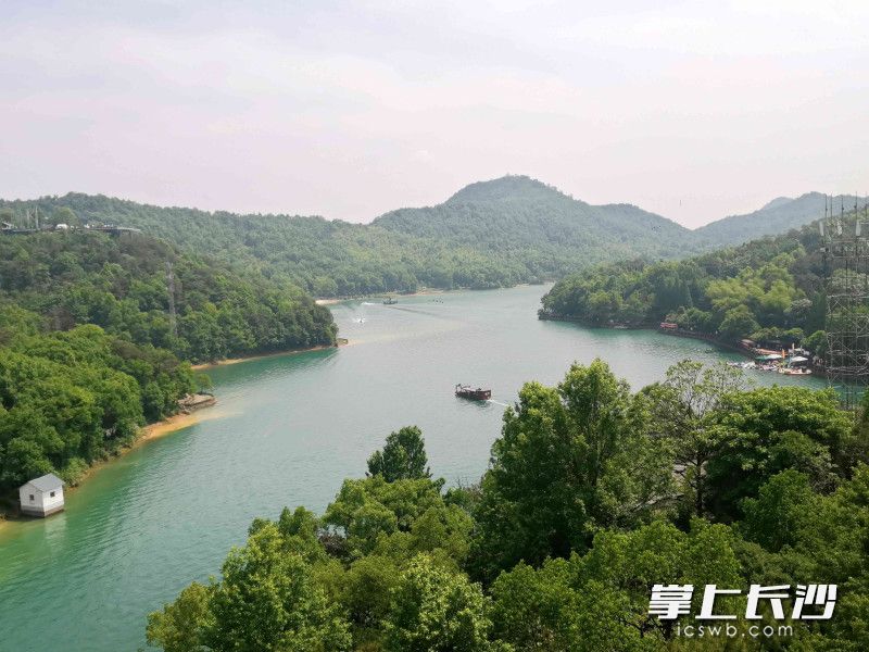 欢乐度假，石燕湖景区无疑是绝佳之选。