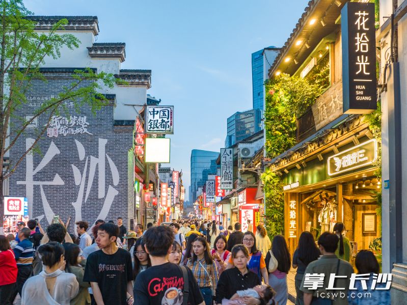 天心区太平老街日常人流。石亮 摄