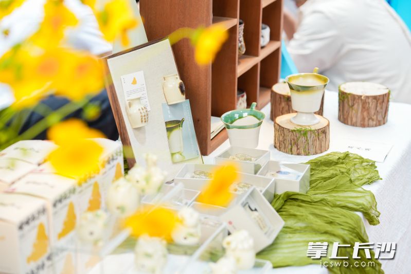“泥人刘”将长沙窑传统和青年审美潮流作了很好的融合。