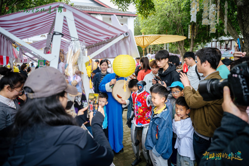 4月30日，“有味道的非遗”为主题的五一长沙非遗集市在长沙非物质文化遗产馆开市。均为长沙非物质文化遗产馆供图