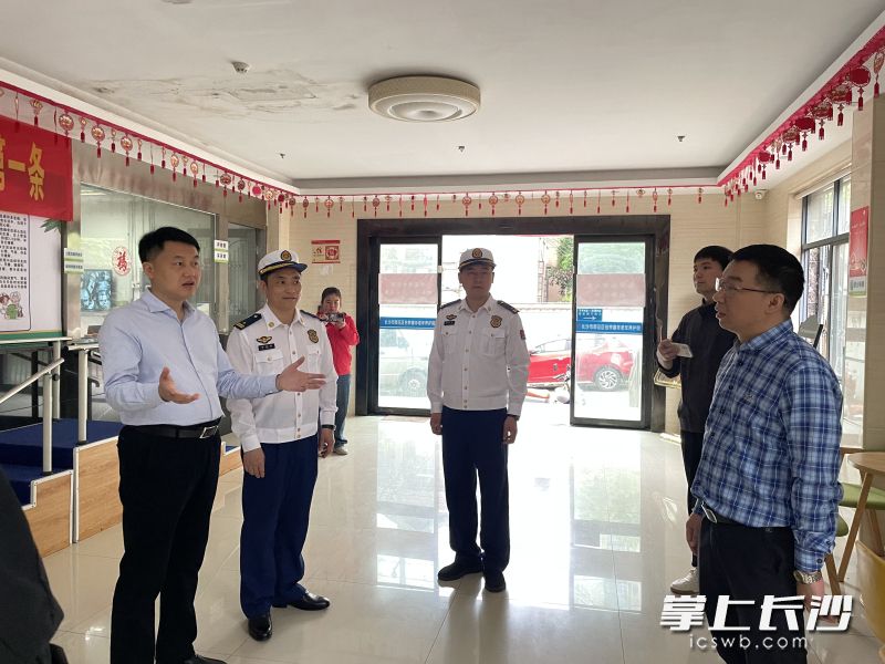 雨花区进行节前消防安全检查。 长沙晚报通讯员 杨慧 摄