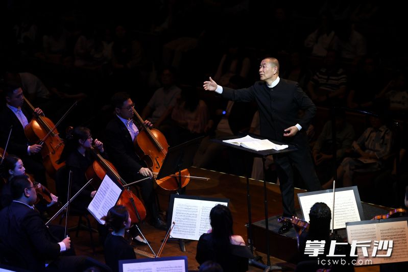 30日晚，长沙音乐厅十周年庆典演出&谭盾家乡音乐周——《跨越200年的对话—贝九·九歌》在长沙音乐厅上演。 均为长沙晚报通讯员傅聪摄