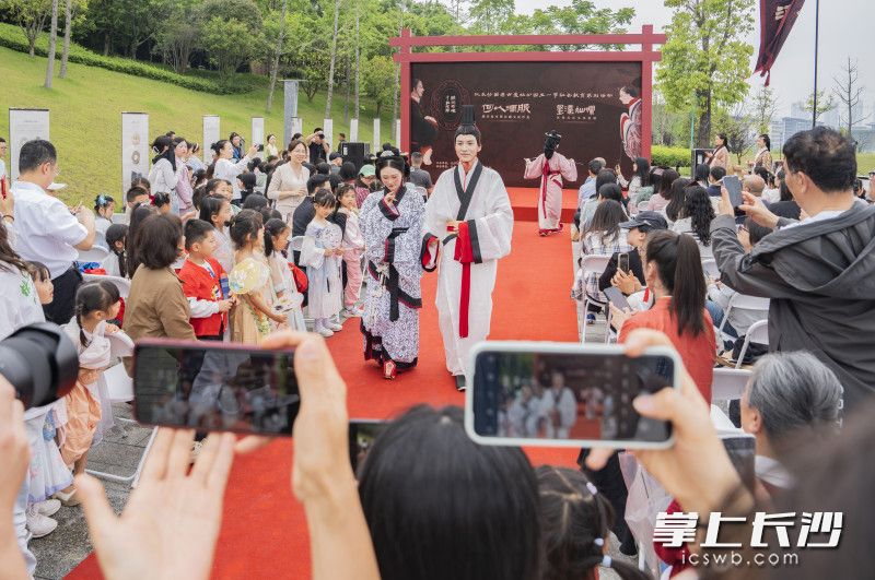 4月30日下午，汉长沙国王陵考古遗址公园管理处倾力打造的“维天有汉·千载风华”五一社会教育系列活动启动。 均为长沙晚报全媒体记者邹麟摄