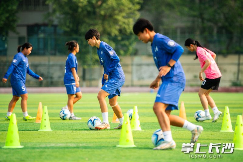 4月28日下午，湖南U18女足在训练中，备战全运会正赛。长沙晚报全媒体记者 黄启晴 摄