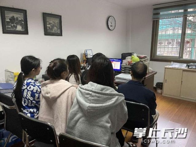 直播课吸引了辖区大量居民和职工收看。