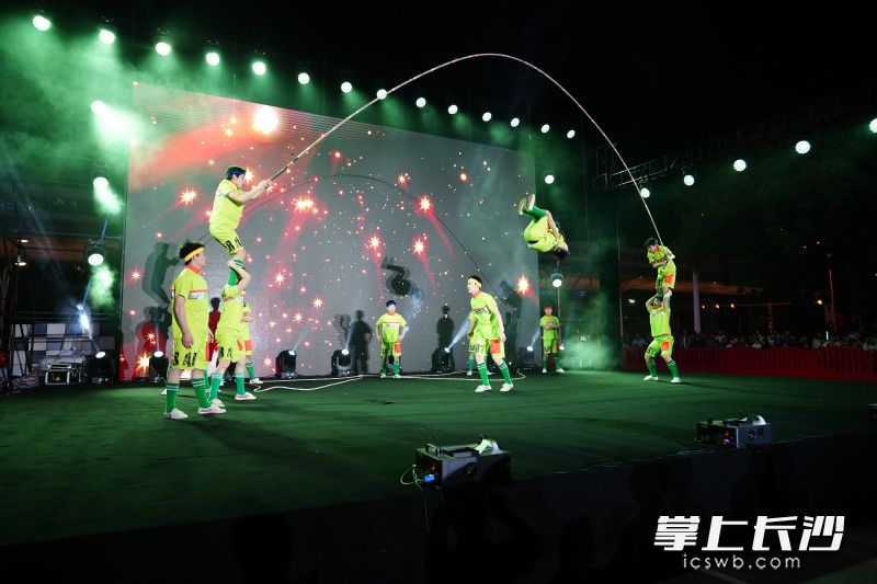 启动式上，湖南省杂技艺术剧院携省级非遗湖南柔术、橙子先生滑稽秀等众多新杂技节目点燃现场热情。