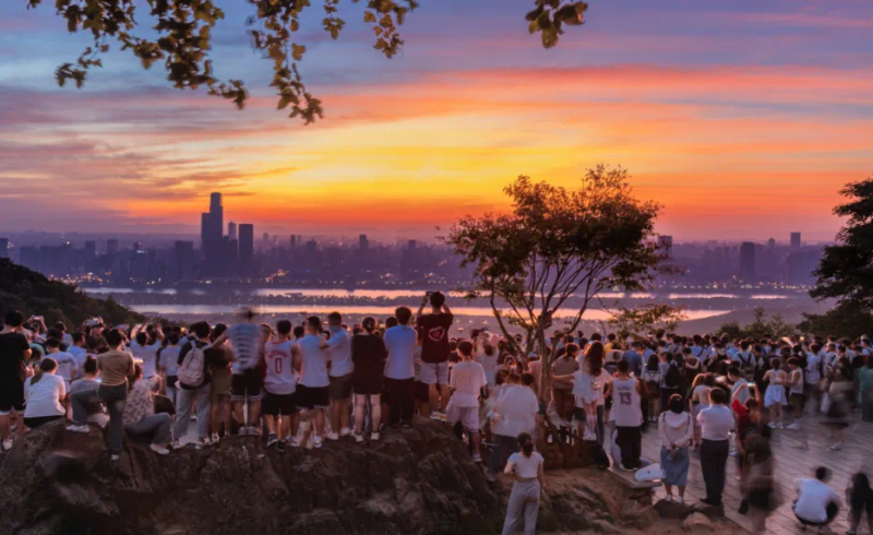 登岳麓山，望湘江水，岳麓山下好创业已成为风潮。