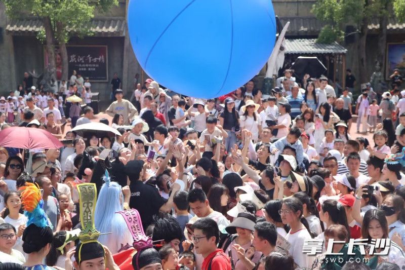 宁乡各大景区人如潮涌。均为景区供图