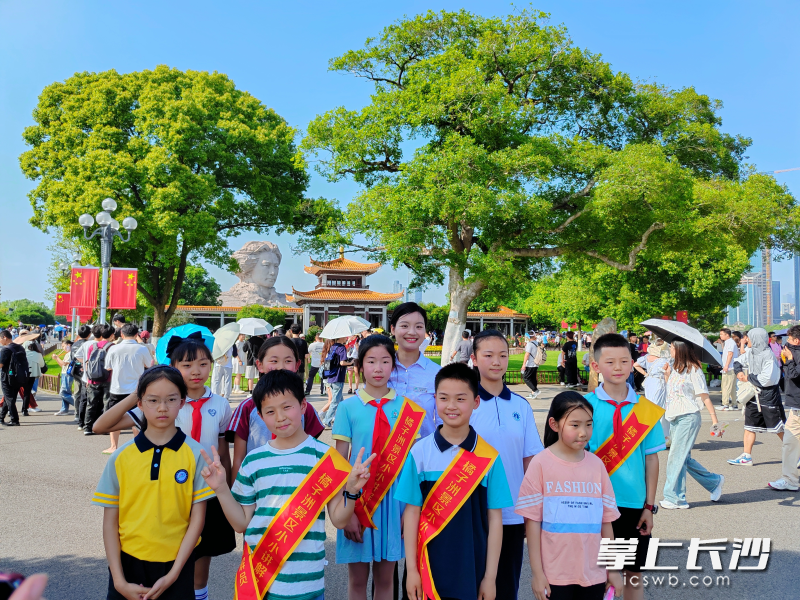 10名小小讲解员用童声讲述红色传奇。 通讯员供图
