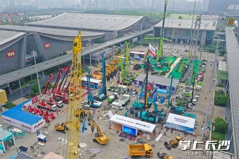2023年举办的第三届长沙展吸引了全球众多工程机械企业参加。 图片来源于长沙晚报网