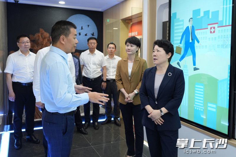 5月7日，省委常委、市委书记吴桂英在芙蓉区调研经济社会发展情况，来到中国平安人寿保险股份有限公司湖南分公司。