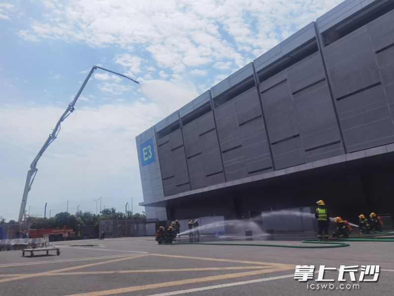 图为演练场景。 均为长沙晚报通讯员 胡宇波 摄