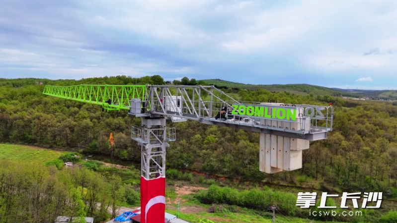 现场的中联重科塔机。均为受访者供图