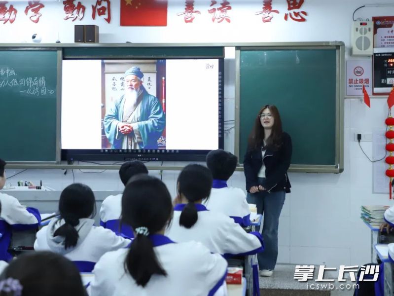 金海高中青年教师成长学院与学校教科院联动，9大学科、4个赛组、40位青年教师参加赛课活动。长沙晚报通讯员 李晴 摄
