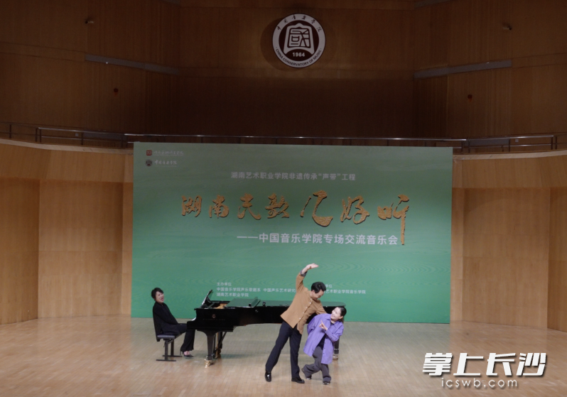 音乐会男女表演经典。