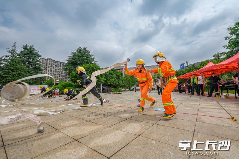 消防技能科目比武。 均为长沙晚报全媒体记者陈飞摄