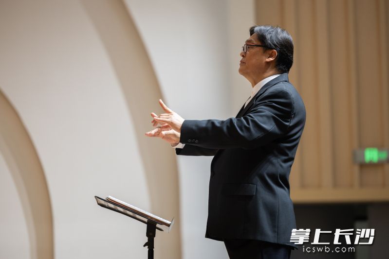 小号演奏家、指挥家戴中晖。