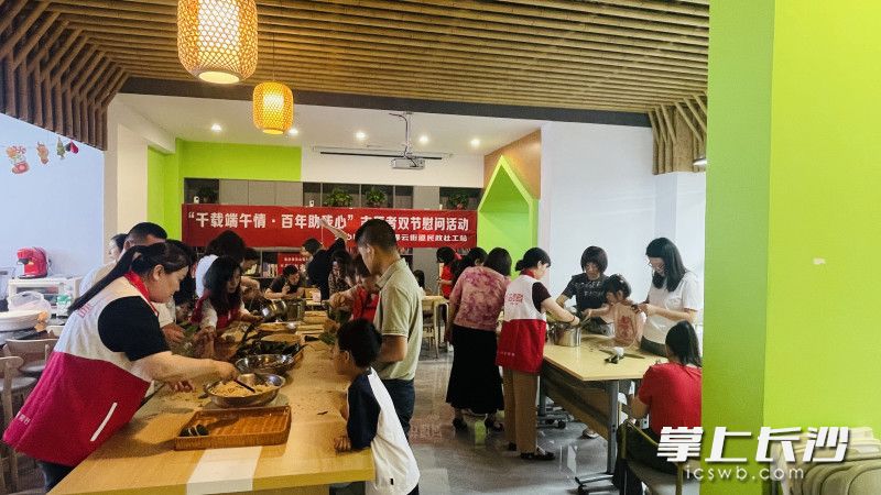 助残活动现场。