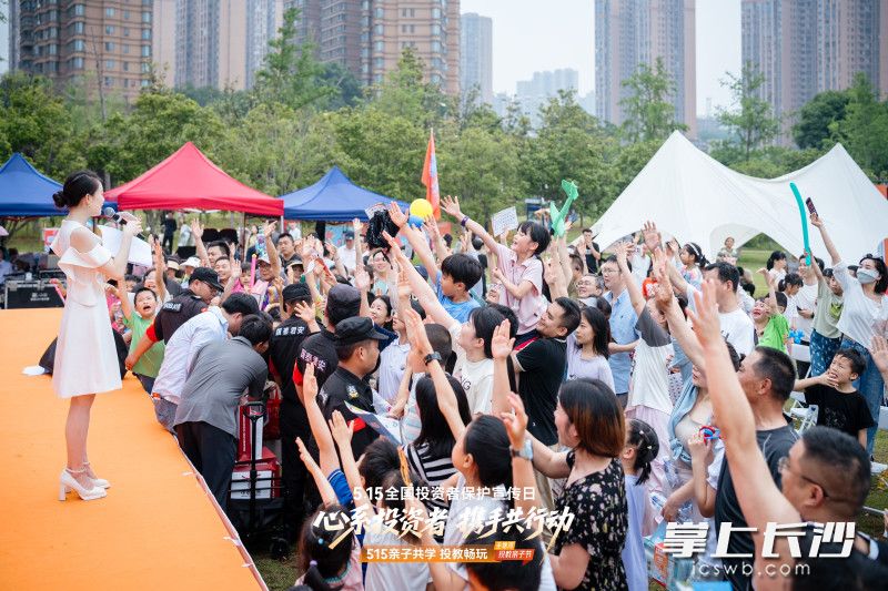 活动现场气氛热烈。