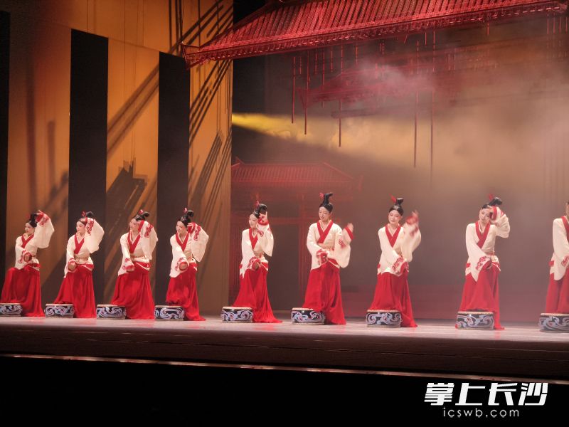 《西汉有戏·辛追的家宴》演出现场。