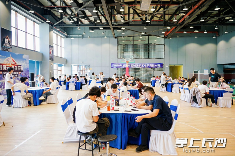 决赛当日，砂之船（长沙）奥莱变身“电竞战场”。