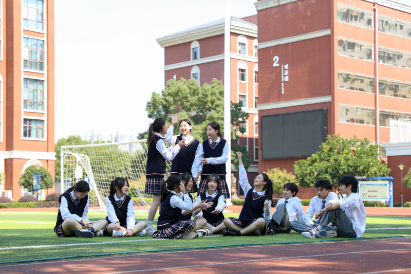 二附中学生在学科、艺术、体育等方面全面发展。