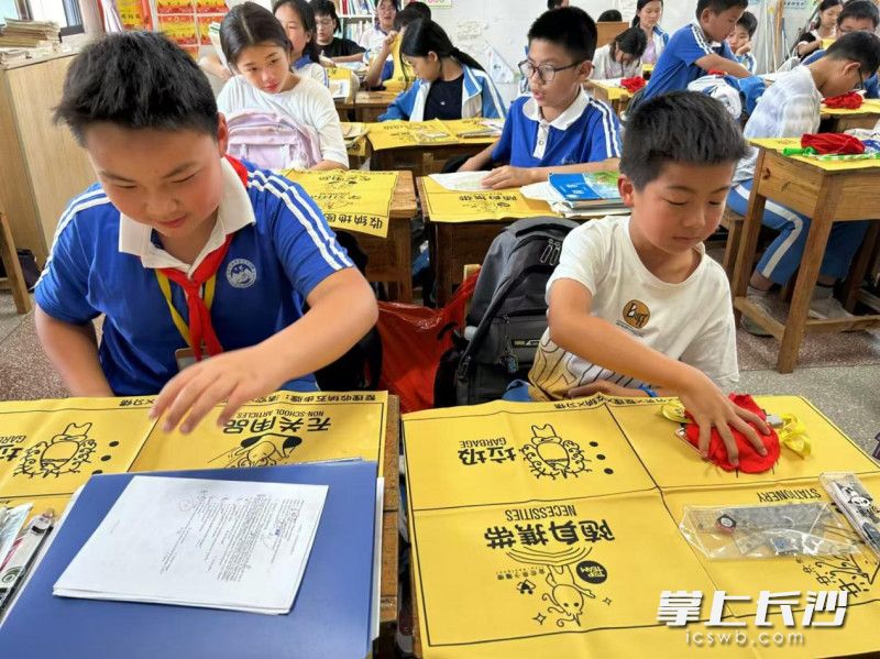 儿童收纳和整理活动。