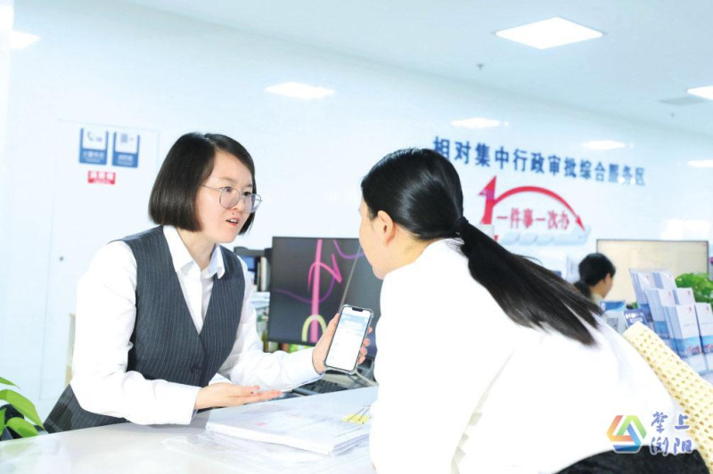 4月16日，浏阳经开区社会投资工业项目审批可视化系统正式上线，让行政审批流程像查快递一样快速便捷、公开透明。刘珂摄
