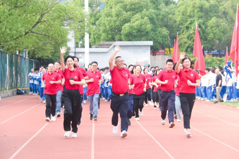 今日，长沙市实验中学3600余名师生共同参与了一场“无剧本”的毕业季活动。长沙晚报通讯员 刘懿夫 摄