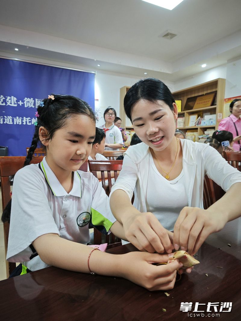 梨塘小学亲子课堂解锁非遗新玩法。通讯员 蒋盈桂 供图