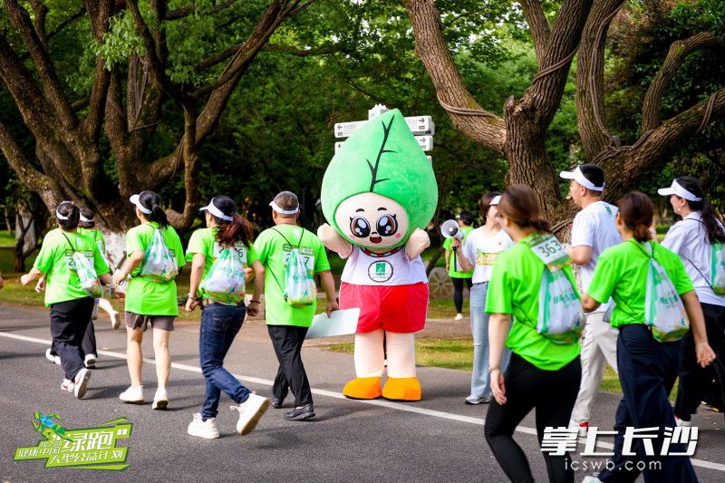 活动现场设置了12个品牌形象展示区以及多个特色环节。