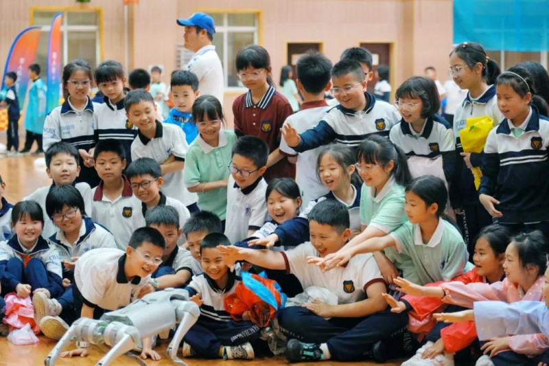 学校与长沙市科协携手，将“科普大篷车”走进珺园。长沙晚报通讯员 胡思 提供