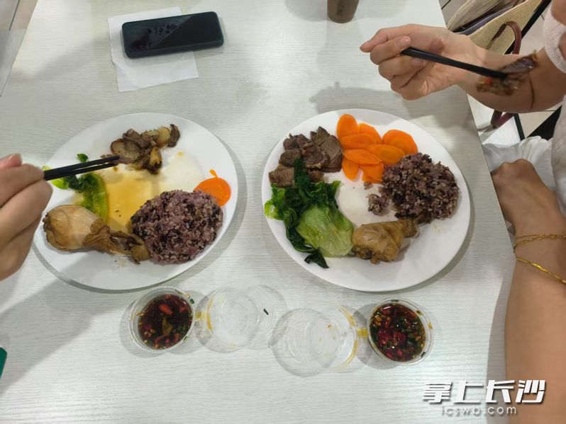 轻食套餐轻盐油，注重膳食搭配。 均为通讯员供图