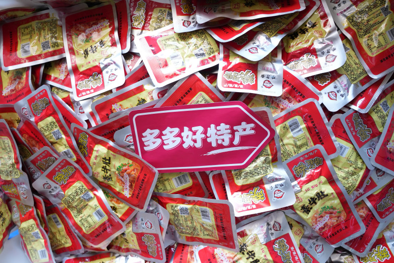 “缺牙齿”的爆款产品素牛肚掀起全网“吃辣挑战”热潮。均为 通讯员 袁召辉 摄
