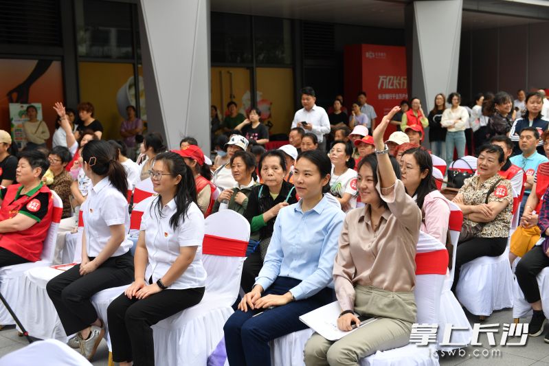 金融知识问答环节气氛热烈。