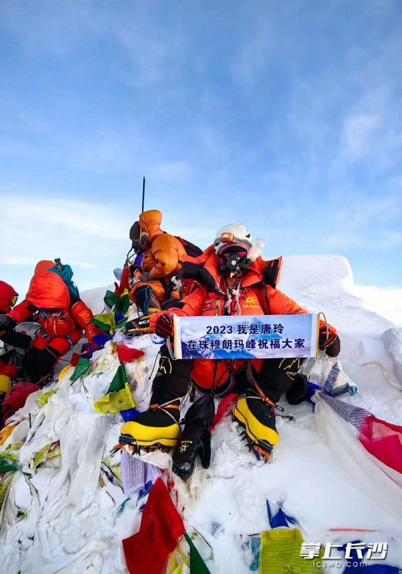 2023年，唐玲从南坡成功登顶珠峰。