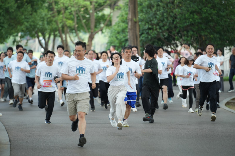 长沙市六中临近烈士公园，烈士公园已成为学校天然的社会实践活动基地。