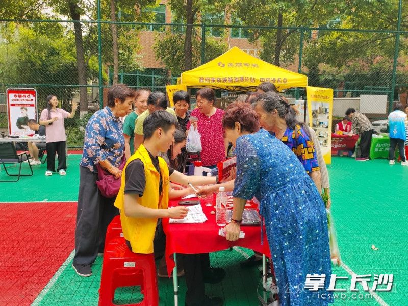 义诊现场。