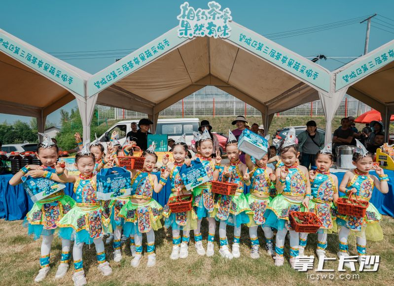 今天，“相约茶亭 果然有味”望城区第三届茶亭果蔬采摘季开幕，现场洋溢着一片丰收的喜悦。
