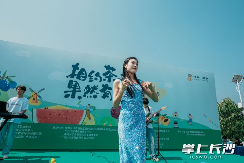 现场表演。
